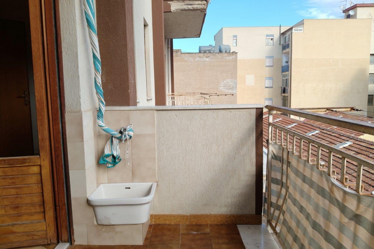 Bagheria (PA) via Leoncavallo in vendita quattro vani cucina doppi servizi balconi e posto auto scoperto