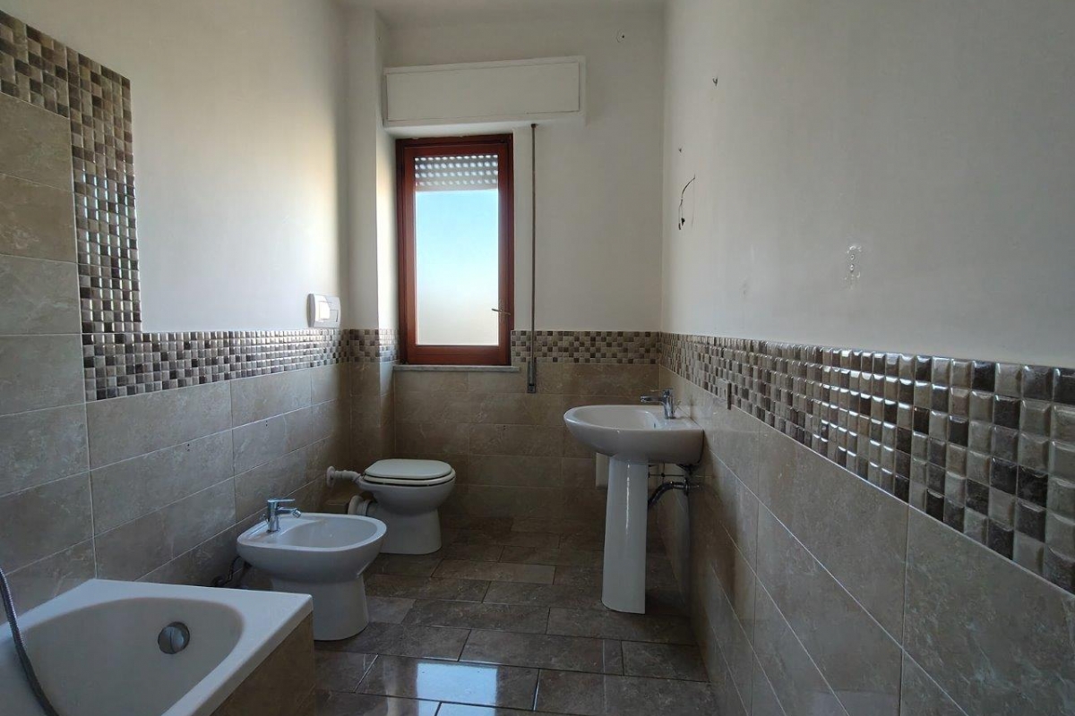 Bagheria (PA) via Leoncavallo in vendita quattro vani cucina doppi servizi balconi e posto auto scoperto