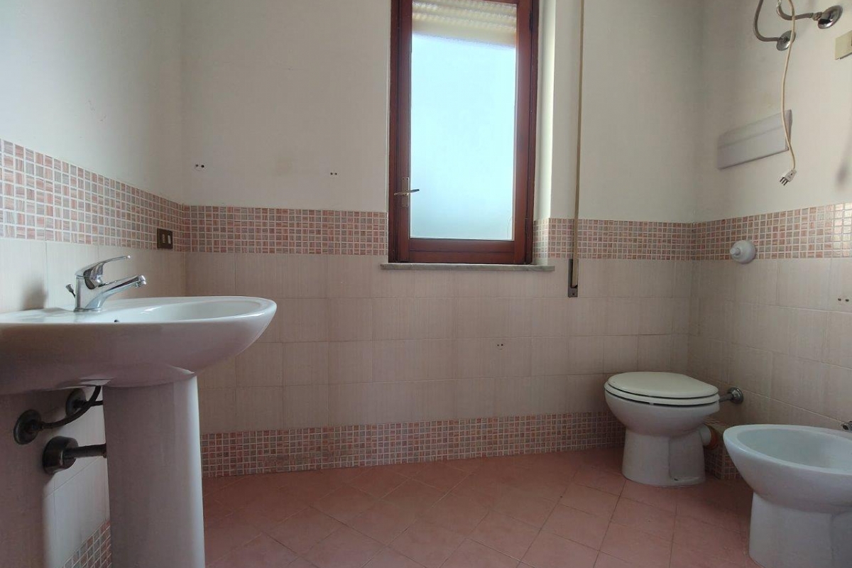 Bagheria (PA) via Leoncavallo in vendita quattro vani cucina doppi servizi balconi e posto auto scoperto