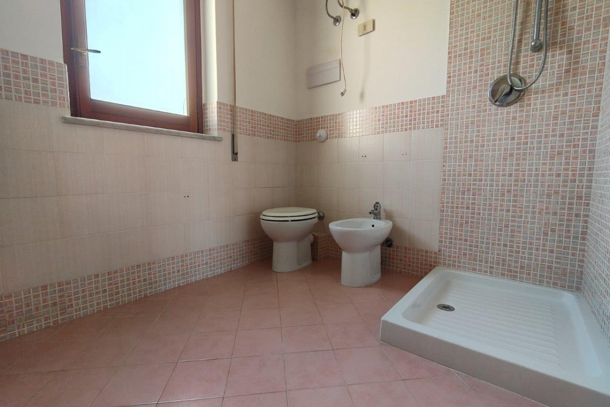 Bagheria (PA) via Leoncavallo in vendita quattro vani cucina doppi servizi balconi e posto auto scoperto