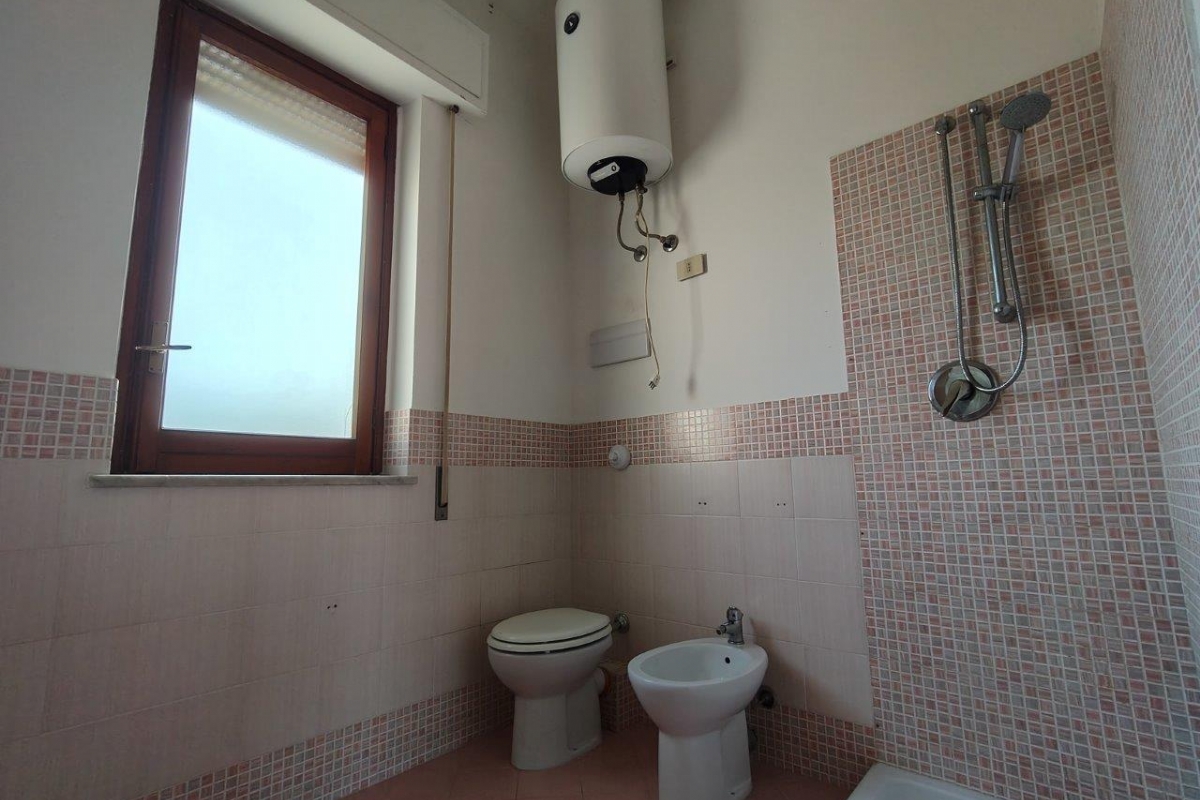 Bagheria (PA) via Leoncavallo in vendita quattro vani cucina doppi servizi balconi e posto auto scoperto
